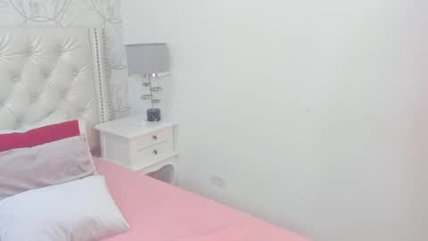 Cattleya online show from December 16, 2024, 3:19 am