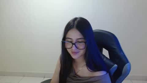 Sahaliefox  online show from April 6, 2026, 8:21 pm