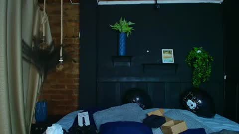 Snapshot of sahra_tayl0r_ chatting on June 18, 2026, 1:37 pm SARA online show from June 18, 2026, 1:37 pm
