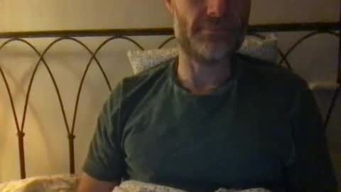 saint009 online show from November 18, 2025, 3:34 am