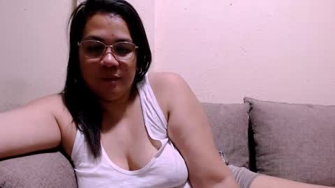 saint_flowerxxx online show from February 23, 2025, 2:35 pm