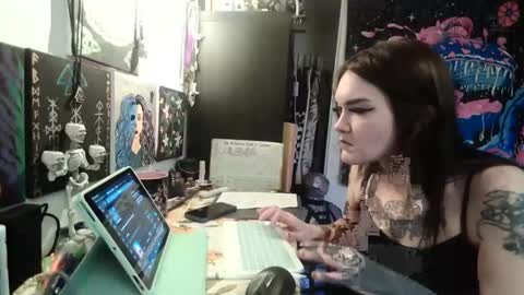 salemsslut online show from February 3, 2025, 1:19 pm