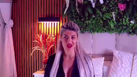 SalmaRoze online show from June 15, 2026, 5:09 am