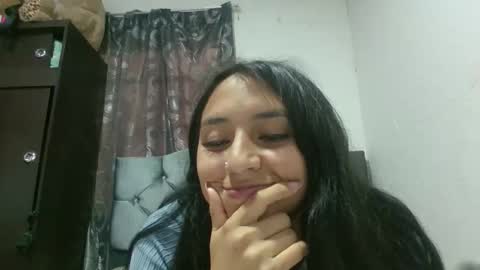 salome_parra21 online show from November 4, 2025, 9:47 pm