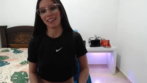 Snapshot of salome_sweet4_ chatting on February 25, 2025, 1:17 pm salome online show from February 25, 2025, 1:17 pm
