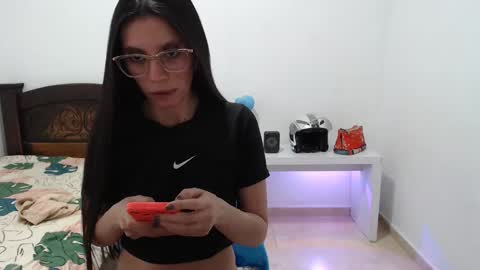 Snapshot of salome_sweet4_ chatting on February 25, 2025, 7:58 pm salome online show from February 25, 2025, 7:58 pm