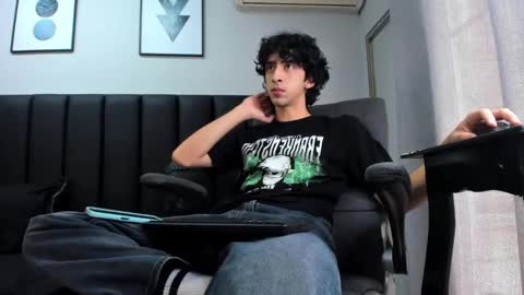 Snapshot of salvatore_monterey chatting on March 5, 2025, 5:39 pm salvatore online show from March 5, 2025, 5:39 pm