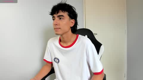 salvatore_montt online show from February 24, 2025, 7:52 pm