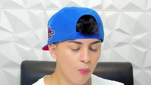 Sam online show from November 25, 2025, 2:17 pm