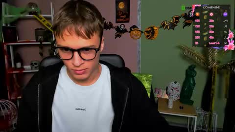 Sam online show from October 31, 2025, 9:38 pm