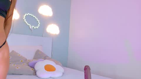   online show from December 5, 2025, 11:41 am