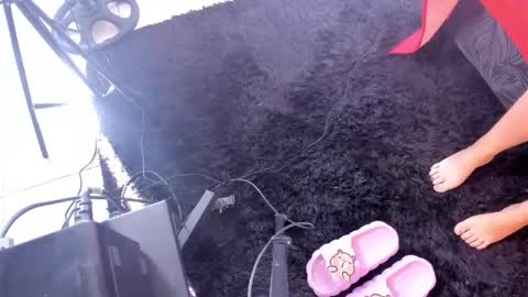 samanta__fox5 online show from April 12, 2026, 1:05 pm