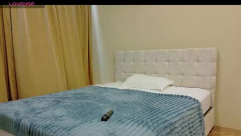 samantamoons1 online show from April 13, 2026, 2:39 am