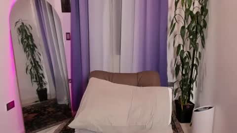 Samantha Ferrec online show from July 14, 2026, 2:05 am