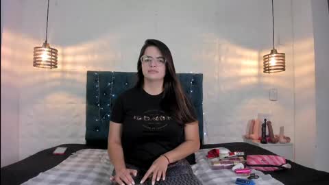 samantha_foxyy online show from April 26, 2026, 12:03 pm