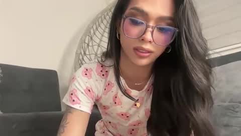 Samantha Bernardo online show from June 11, 2026, 4:43 am