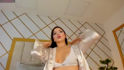 Snapshot of samanthaclay chatting on March 4, 2025, 7:54 pm   online show from March 4, 2025, 7:54 pm