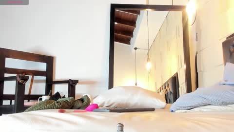 Alejandra  online show from November 30, 2025, 12:09 pm