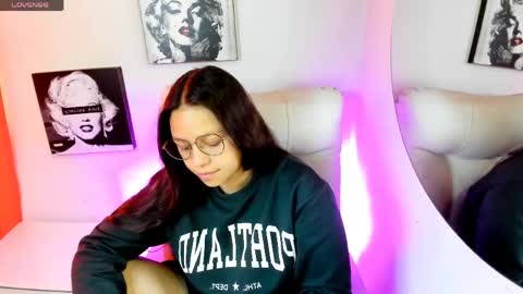 Samantha online show from April 23, 2026, 3:47 pm