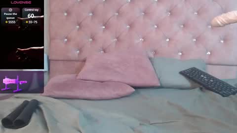 samaragrey18 online show from February 26, 2025, 6:47 am