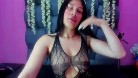 Snapshot of samarhamiller_ chatting on October 8, 2025, 2:04 pm samarhamiller_ online show from October 8, 2025, 2:04 pm