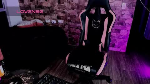 samiacooper25 online show from March 19, 2026, 3:21 am