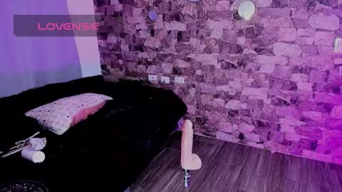 samiacooper25 online show from March 23, 2026, 8:07 am