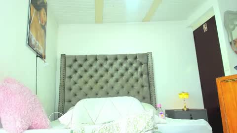 Snapshot of sammy_gir chatting on July 15, 2026, 11:32 pm Sammy online show from July 15, 2026, 11:32 pm