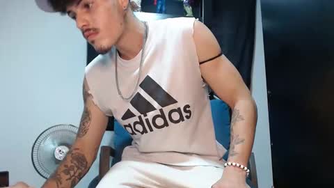 sammy model independiente online show from September 18, 2025, 9:39 pm