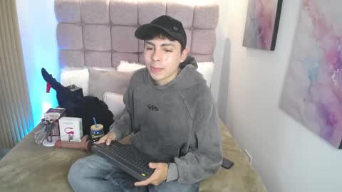 Snapshot of samu_foxxx chatting on May 16, 2026, 8:18 pm SAMU online show from May 16, 2026, 8:18 pm
