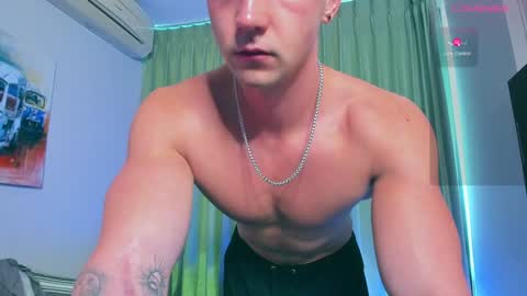 Snapshot of samuel_andrew chatting on January 6, 2025, 6:36 am Samuel online show from January 6, 2025, 6:36 am