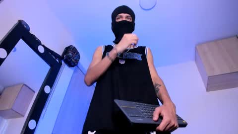   online show from September 20, 2025, 10:44 pm