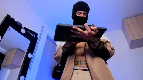   online show from September 26, 2025, 7:07 pm