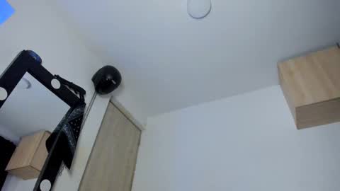   online show from November 26, 2025, 5:19 am