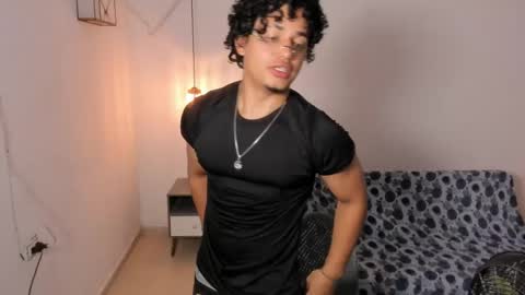 Snapshot of samxx_muscle chatting on May 10, 2026, 1:38 pm samxx_muscle online show from May 10, 2026, 1:38 pm