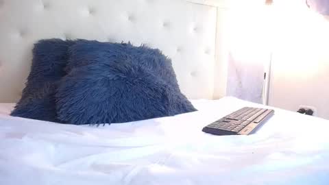 S A M A N T H A  online show from November 20, 2025, 2:39 pm