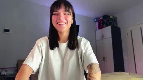 Snapshot of sandeemasri chatting on December 3, 2025, 9:51 am Lola online show from December 3, 2025, 9:51 am