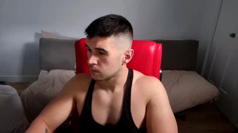 Snapshot of sandow_ chatting on October 23, 2025, 6:39 pm Sandow online show from October 23, 2025, 6:39 pm