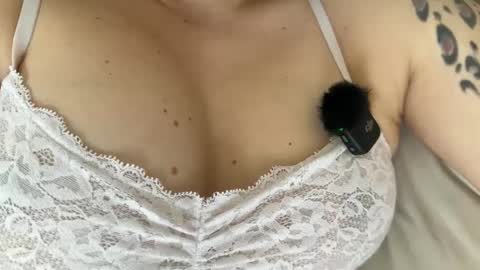 Snapshot of sandraschonherz chatting on February 22, 2025, 9:34 am Sandra Schonherz online show from February 22, 2025, 9:34 am