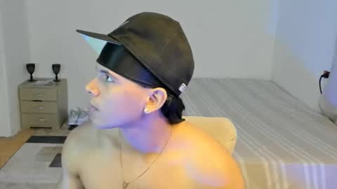 Snapshot of sant_wahlberg chatting on May 15, 2026, 11:34 pm Sant online show from May 15, 2026, 11:34 pm