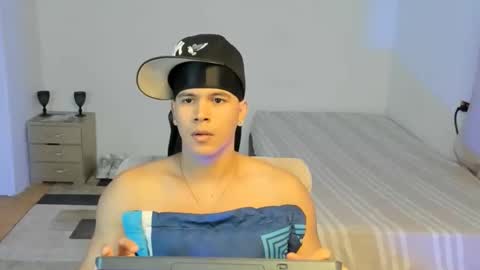 Snapshot of sant_wahlberg chatting on May 15, 2026, 11:45 pm Sant online show from May 15, 2026, 11:45 pm