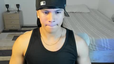 Snapshot of sant_wahlberg chatting on May 23, 2026, 11:42 pm Sant online show from May 23, 2026, 11:42 pm