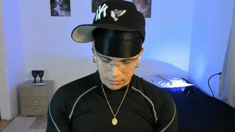 Snapshot of sant_wahlberg chatting on June 16, 2026, 11:51 pm Sant online show from June 16, 2026, 11:51 pm