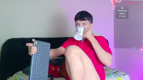 Snapshot of santi_ll chatting on July 10, 2026, 2:41 pm santi online show from July 10, 2026, 2:41 pm