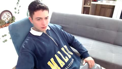 santi_ss online show from April 4, 2026, 2:36 pm