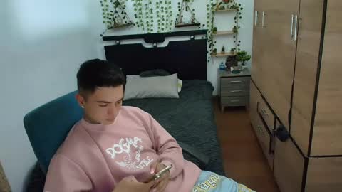 santi_ss online show from May 10, 2026, 12:05 am