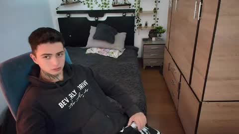 santi_ss online show from May 18, 2026, 2:12 pm