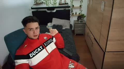 santi_ss online show from May 20, 2026, 2:51 am
