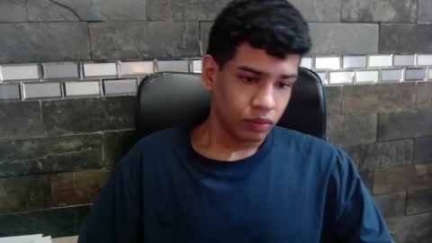 santi online show from November 19, 2025, 2:33 am