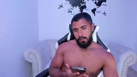 santiago_huntt online show from September 22, 2025, 8:44 pm